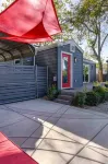 Charming Home, near beautiful park/tennis courts!