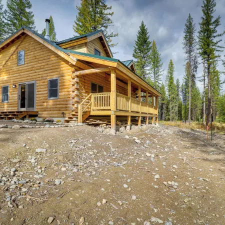Secluded Cabin w/ Mtn Views ~ 33 Mi to Bigfork!