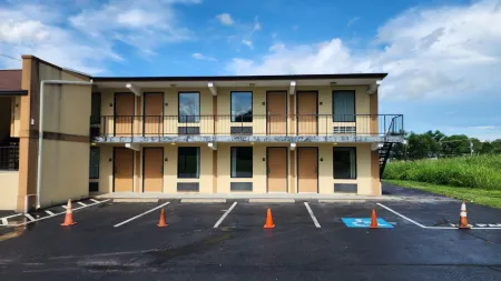 Drakes Creek Inn - Formerly the Relax Inn