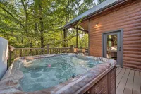Creekside Broken Bow Cabin w/ Hot Tub & Fire Pit!