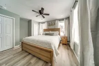 Walk to Lake: Pet-friendly Cottage in Jamestown! - Country Houses