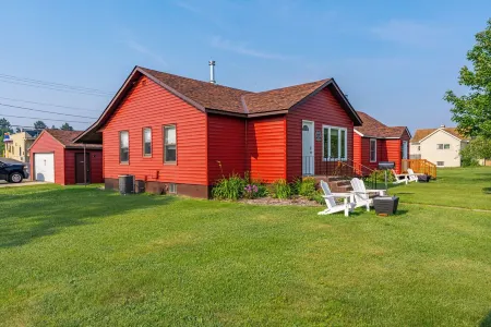 Cozy Corner - East end home Отели в г. Или