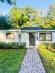 Getaway Oasis in Beautiful Sarasota Hotels near Palm Plaza Shopping Center