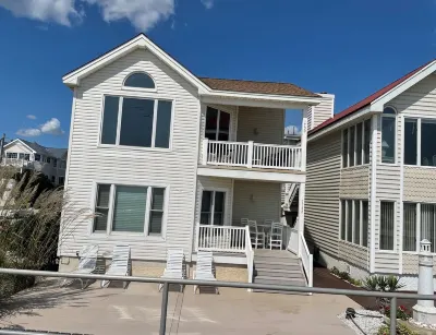 Beautiful Beach Front - 3 BR 3 Bath 大西洋城木板路附近的飯店