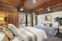 Cedar Nest Experience Ozark Magic in Sunrise Beach - parcheggio