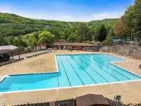 New! 3800 sq ft of Fun! Pool Table, Ping Pong, Pac-Man - in Resort - Sleeps 14