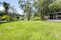 Quiet Oak Retreat Hotels in Lake Magdalene