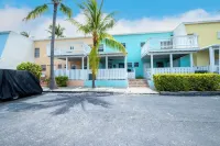 Tropical 2BR/2BA Getaway in Gorgeous Key Largo, Pool, Kayak, Lagoon, Marina,