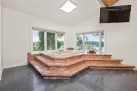 Sleeps 10 - Private Dock, Sauna, Outdoor Dining