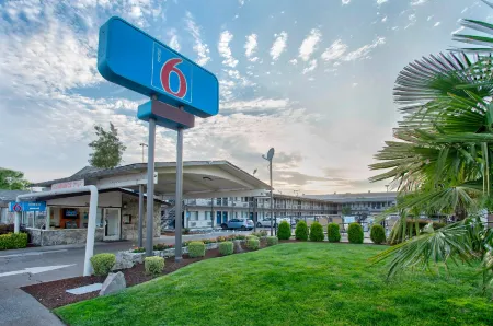Motel 6 Salem, or - Expo Center Отели рядом с достопримечательностью «Уилламетт»