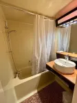 Newly renovated apartment 10 minutes from Collioure market. Ideal for families.