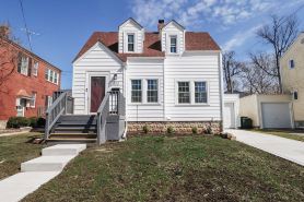 Downtown 2 BR Cottage w/ King Bed