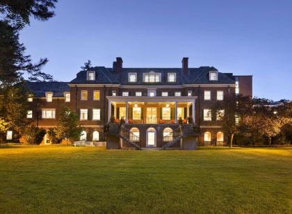 艾維斯賓塞長官中心