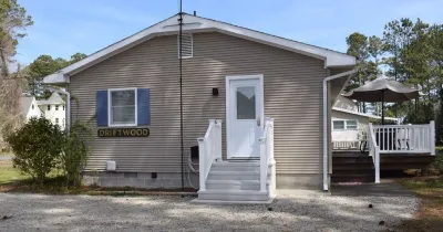 Driftwood- Firepit, Bikes, Closest Neighborhood to Assateague Beach Hotels near Chincoteague Island