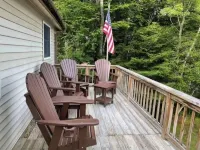 Waterfront property on pond with private dock . 수나피 호텔