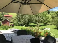 Classic Catskills Home, EV Friendly Hotel di Colchester