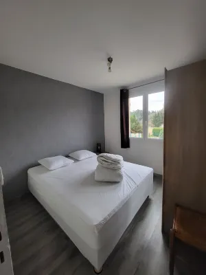 3-room apartment for rent by the week for 4 people, pets allowed Hôtels à : Salavas