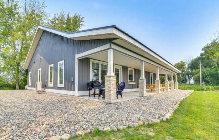 Dock & Panoramic Bay Views: Oconto Retreat!