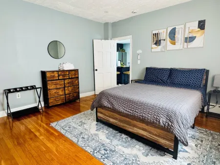 Chic/Cozy2BR-nearAirport & Beach