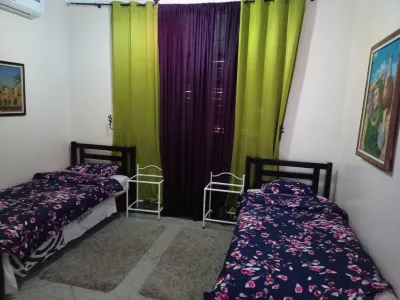 Exceptional villa, secure parking, 5 mins from the highway Hotels in 