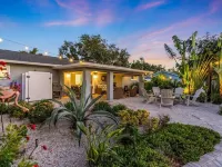 Flamingo Royale — Beach Luxury Resort Hotels in West Bradenton