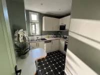 Quiet, sunny apartment with exceptional view of Paris - sleeps 4