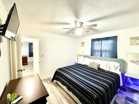 Charming 2-bedroom apartment in amazing Thomasville with AC, WiFi