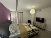 Fully Furnished Gorgeous 2 Bedroom 2 Bathroom Townhouse in Hyde Park Leaside Hotel a East York