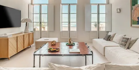 Large Family House with swimming pool in the village of Lumio