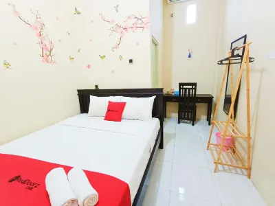 RedDoorz Syariah Near Universitas 17 Agustus Banyuwangi Hotels in Sobo