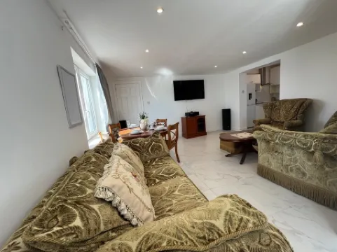 Seaview Apartment in Charming Onchan - Sleeps 4, Fast WiFi