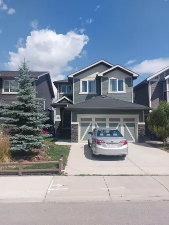 Quiet house and neighborhood well located 25 minutes from Calgary.