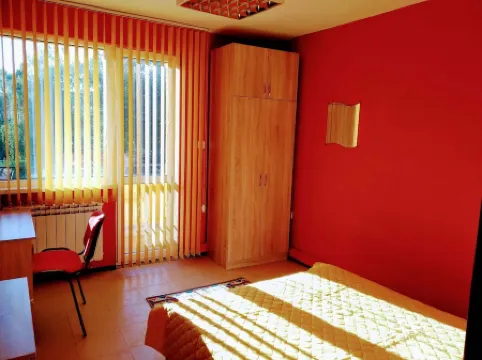 Cheerful 7 bedroomed floor, own kitchen and Bathroom