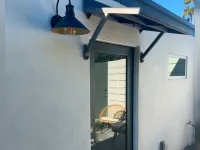 Stylish 1-bedroom Guesthouse with pool, close to town