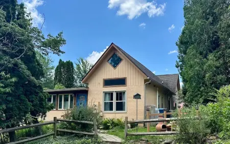 Downtown Boone Charming Cottage Отели рядом с достопримечательностью «The Greenway Trail»