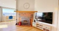 StayAU 2BR Home w/ Stunning Views in Tasmania