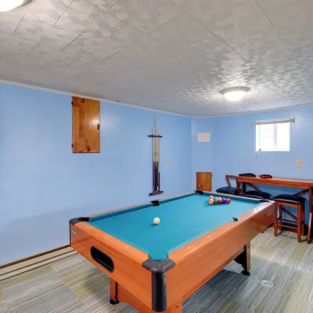 Bluefield Home w/ Covered Deck - Near Parks!