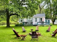 Charming Lakeside 2-bedroom cottage in lovely Alburgh, VT 알버그 호텔