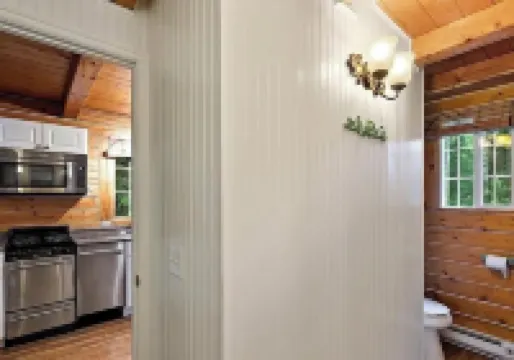 Cozy 2-loft cabin in enchanting Biglake with WiFi, and lake access close by