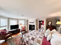 Four Columns Inn Hotels in Windham County