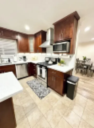 Spacious 4-bedroom with AC and WiFi in peaceful Fremont