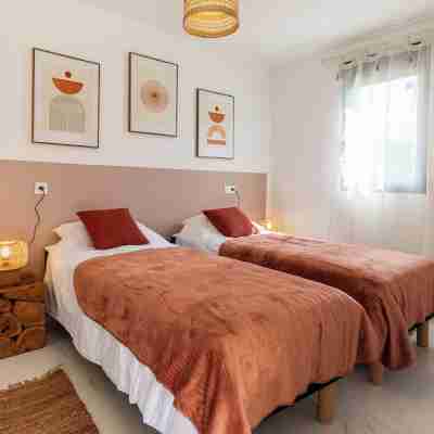 Superb new apartment Bonifacio Rooms