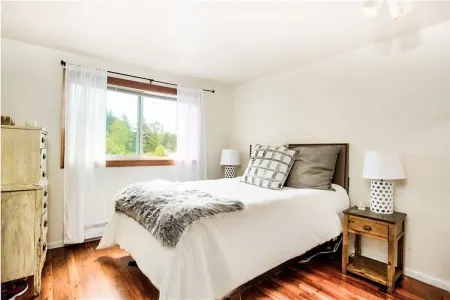 Chic apartment in fabulous Kenmore with fitness room, WiFi, AC Отели в г. Кенмор