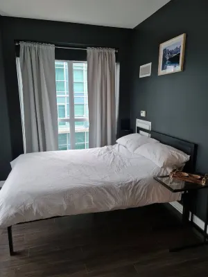 Stylish retreat in prime location with lakeview Hotels in Etobicoke