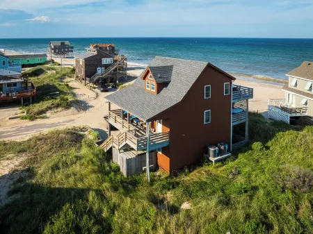Ocean Views • Hot Tub • Pet-Friendly • Steps to the Sand