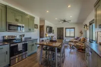 Chicory Guest Cabin - Paradise Valley, MT