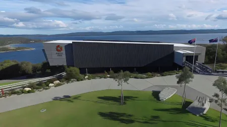 Emu Beach Chalets Отели в г. Эму Пойнт