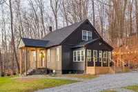 Charming 4-bedroom house with HOT TUB, SAUNA and Play Area in Newfoundland