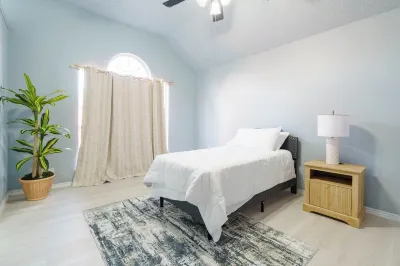 Stylish fab 4 Bedroom house near lake Ray Hubbard My Computer Guy附近的飯店