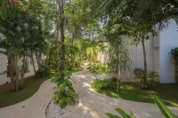 GRAND VILLAS ~ Private Chef, 2 Pools & Concierge